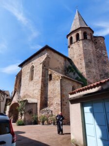 découvrez le charme historique du village de monestiés, une perle médiévale nichée dans le tarn, avec ses ruelles pavées, ses ponts anciens et son patrimoine préservé.